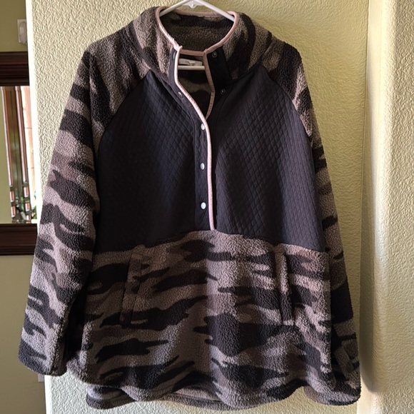 Warm and cozy pullover jacket. Size 2x. Worn once. - Picture 1 of 4